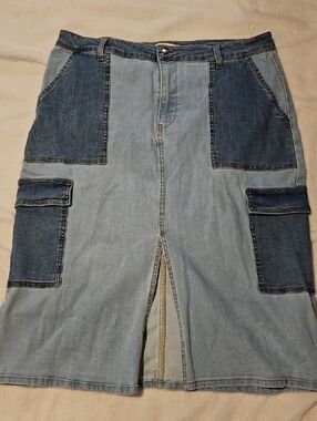 Two-Tone Light Blue Denim Cargo Straight Skirt